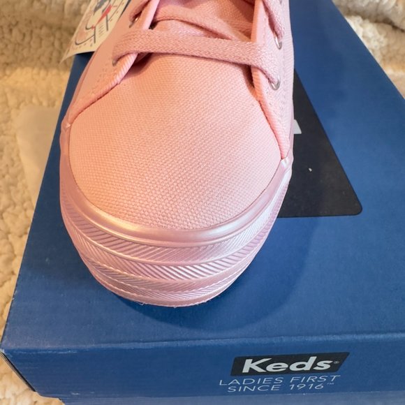 Women's Boston Red Sox Keds Pink Triple Kick Blush Shoes, size 9 and 10 - Picture 4 of 5